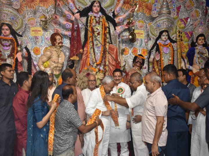 CM नीतीश कुमार ने Patna डाकबंगला चौराहा स्थित पंडाल में मां दुर्गा की पूजा की CM नीतीश कुमार ने Patna डाकबंगला चौराहा स्थित पंडाल में मां दुर्गा की पूजा की