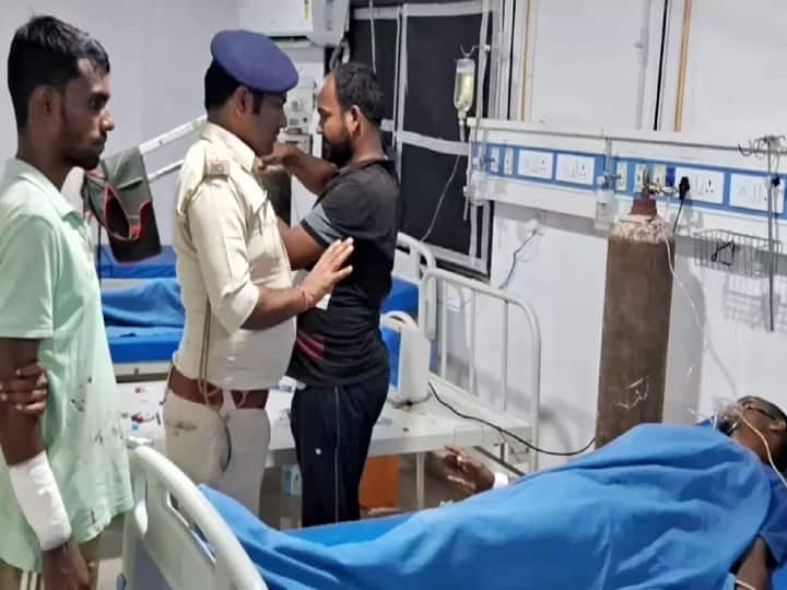 मुजफ्फरपुर बिहार में बदमाशों ने घर में घुसकर एक ही परिवार के 4 लोगों को गोली मार दी मुजफ्फरपुर बिहार में बदमाशों ने घर में घुसकर एक ही परिवार के 4 लोगों को गोली मार दी