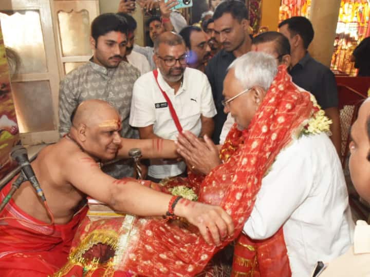 Navratri 2023: सीएम नीतीश कुमार ने शीतला मंदिर और पटनदेवी में की पूजा, राज्यवासियों को दी नवरात्रि की बधाई. Navratri 2023: सीएम नीतीश कुमार ने शीतला मंदिर और पटनदेवी में की पूजा, राज्यवासियों को दी नवरात्रि की बधाई.