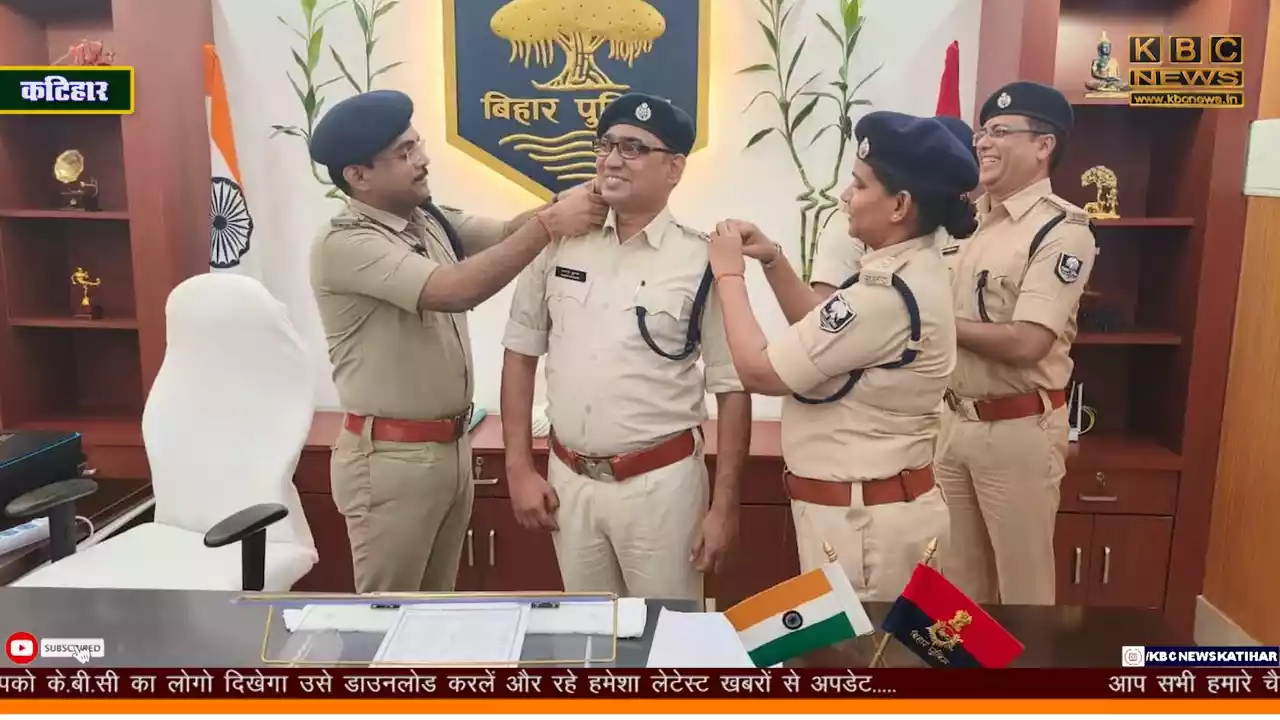 खुशियों के पल: तीनों डीएसपी को पुलिस अधीक्षक ने किया सम्मानित खुशियों के पल: तीनों डीएसपी को पुलिस अधीक्षक ने किया सम्मानित